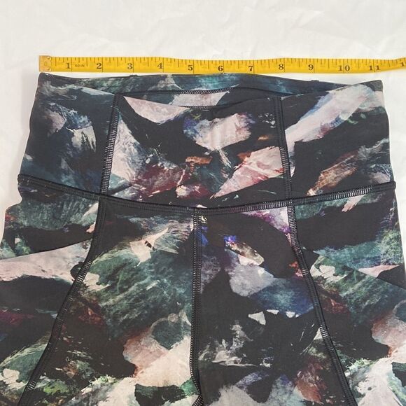 Lululemon Time To Seat Tight 28" Glacier Camo Size 2 - Picture 8 of 9